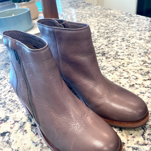 Boots - Picture 5 of 6